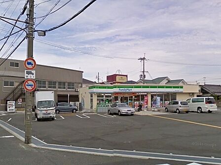 ファミリーマート貝塚二色店まで829m