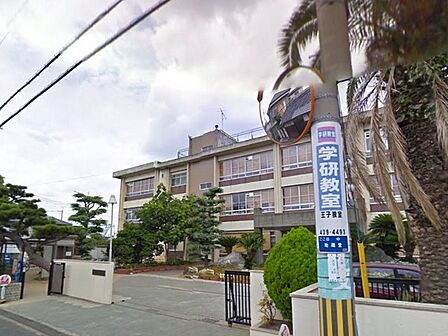 貝塚市立南小学校まで1072m