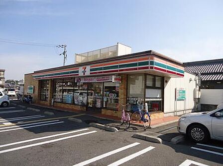 セブンイレブン和泉和気町店まで358m