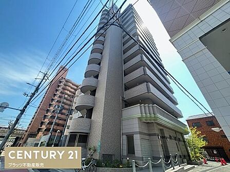 阪急京都線南方駅まで徒歩5分の立地。13階建ての6階部分となっております。お部屋は63.41平米ございます。