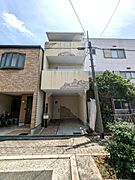 【外観】2010年3月築木造3階建て物件