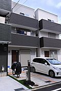 【現地】ソーラーパネルが設置された物件です。