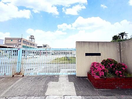 堺市立錦綾小学校まで540m