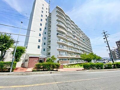 外観:南海泉北線「栂・美木多」駅が徒歩8分。通勤にも外出にもアクセス良好。家族でおでかけすることも増えそうですね♪ 外観:南海泉北線「栂・美木多」駅が徒歩8分。通勤にも外出にもアクセス良好。家族でおでかけすることも増えそうですね♪