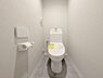 トイレ：節水型でエコなトイレには、今では当たり前のウォシュレット付き。便座を温める機能付き！