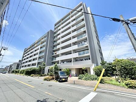 JR阪和線「鳳」駅が徒歩15分。通勤にも外出にもアクセス良好。