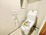トイレ：清潔感のあるトイレです！タオルフォルダーも付いておりそのまま手洗いもできます。