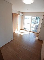 エフインフィニート 0103 1階1DKのリビング/ダイニング