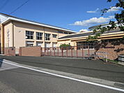 長浜市立湯田小学校まで1068m