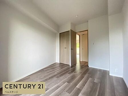 フローリングが綺麗でお洒落な部屋