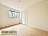 洋室：収納が付いた洋室でお部屋スッキリ
