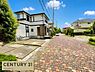 その他：植栽のある住宅が並ぶ、緑を感じられる前面道路。道路幅にもゆとりがあり、車の出入りや日々の移動にも便利です。