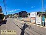 その他：広々ゆとりある前面道路で出入りもスムーズ