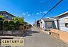 その他：落ち着いた住環境の前面道路