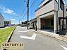 その他：道路幅にゆとりがあり、車の出し入れもスムーズに行いやすい前面道路。見通しのよい開放的な立地で、毎日の通勤やお買い物などの移動も快適。落ち着いた住宅街に位置し、穏やかな暮らしを楽しめる住環境です。