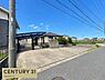 その他：陽当り・風通りに恵まれたゆとりある敷地が魅力的な平屋物件！前方に広々としたスペースが広がっており、圧迫感のない心地よい暮らしを実現できます。ご家族でゆったり過ごせる住まいです。