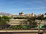 【長田中学校】本校は，東に雄大な桜島・錦江湾を望み，背後に城山をひかえた史跡に富む景勝の地，史跡の街である。名山小全域と，大龍小及び草牟田小の一部から成る。 600m