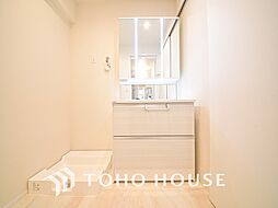 [洗面] 白を基調とした清潔感のある洗面室
