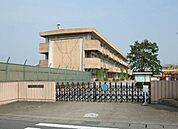 小山市立小山城北小学校 613m
