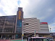 スーパーオークワ系列、ジストシネマ映画館が入ったロマンシティー御坊店へは、車で1分ほど。