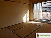 明るい和室６帖。