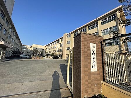 福岡市立三筑中学校まで1810m