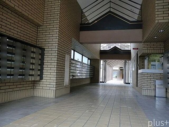 エントランス サンヴェール太秦 1階/-