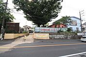 ドレーパー記念幼稚園まで656m