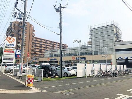sanwa相模が丘店まで1120m、取扱い商品が幅広く、こじんまりした店舗なので歩き回らずに商品が探せて便利!