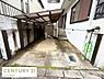 駐車場：雨の日も安心のカーポート付き