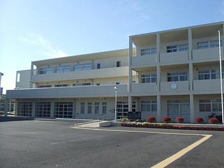 松戸市立小金中学校まで250m