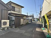 東側の全面道路です。