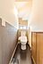 トイレ：1階のトイレです。収納もあるので、トイレットペーパーやお掃除道具も片付きます
