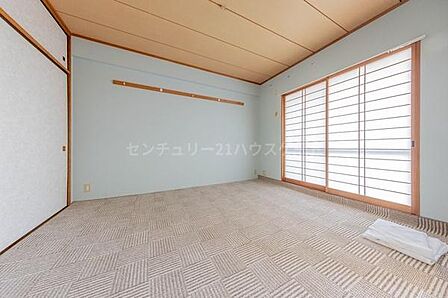 6帖和室は、お子様の遊び場やお昼寝に役立ちます。来客の際の寝室にもお使いいただけます。