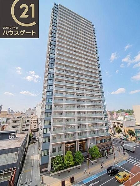 都市の空へ、高く伸びるタワーマンション。洗練された外観とホテルライクなエントランスや廊下で,ワンランク上の暮らしを始めませんか♪