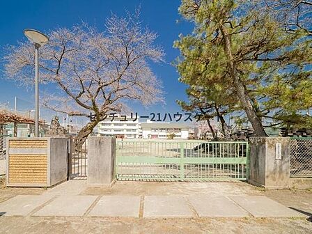 宇都宮市立東小学校まで701m