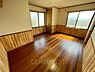 洋室：2面採光の明るい洋室です