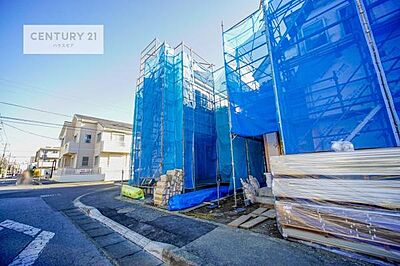 外観：建設中です！施工例のご見学できます！周辺環境や他物件もまとめてご案内可能です！不動産の事ならどんな事でもお気軽にご相談ください。