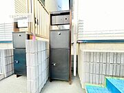 宅配ボックス付きなので留守が多いご家族も再配達の手間がなくお荷物を受け取れて便利です！
