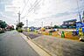 その他：前面道路12ｍ！陽当り良好な立地です。車庫入れが苦手な方も安心ですね。