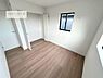 子供部屋：掃き出し窓がないお部屋は、お子様のお部屋としても安心です！収納スペースも充実しているので散らかったお部屋をサッと片付けられます！