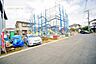 その他：前面道路は6ｍ！陽当り良好な立地です。車庫入れが苦手な方も安心ですね。