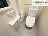 トイレ：1・2階にトイレがございます！朝の忙しい時間帯も待たずにすみそうですね。白を基調とした清潔感のあるトイレでお手入れがしやすいです！
