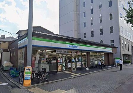 ファミリーマート堀川綾小路店まで150m