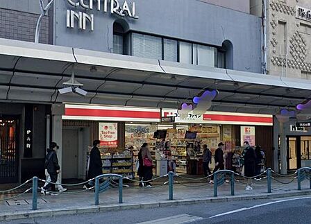 ココカラファイン四条河原町西店まで200m