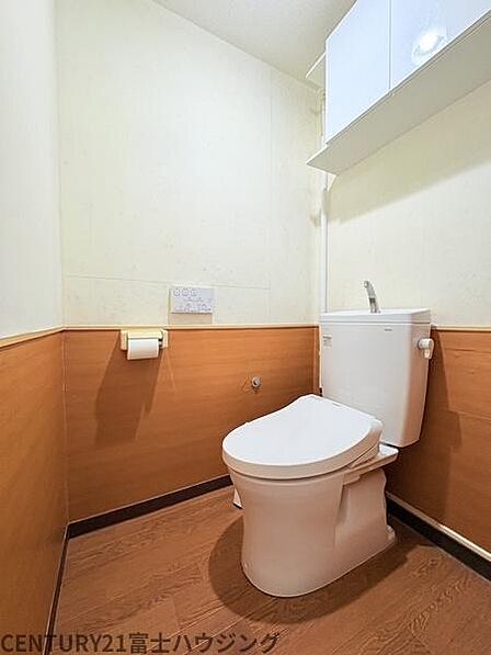 シンプルで使いやすいトイレです!