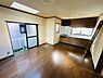 リビング/ダイニング：これからリフォーム工事を行います！リフォーム内容は、外壁　屋根塗り替え　クロス張替え　水回り新規交換　フローリング上張り施工　防蟻工事等　詳細はお問合せお待ちしております！