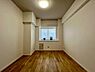 洋室：明るく、落ち着きのある色合いのお部屋です！