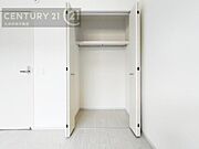 【クローゼット】お部屋ごとに設けた収納は住みやすさへのこだわりです。