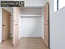 収納：【クローゼット】お部屋ごとに設けた収納は住みやすさへのこだわりです。
